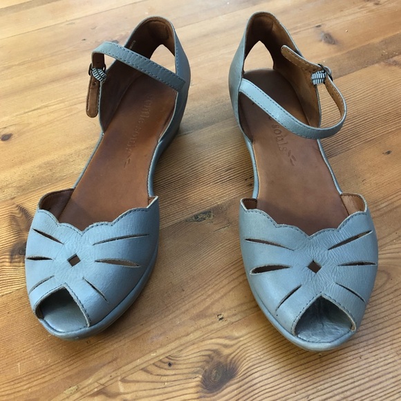 Kenneth Cole Lily Moon Sandal Sz8 